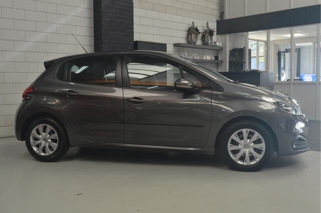 Peugeot 208 1.2 PureTech Active // 42.000 km // AIRCO // CRUISE CONTROLE // CARPLAY // DEALER ONDERHOUDEN //