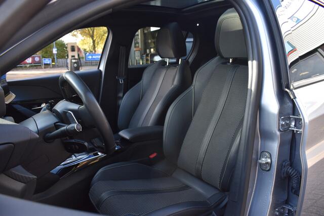 Peugeot 208 1.2 Hybrid 100 e-DCS6 GT Panoramadak | Half-Leder | Sfeerverlichting | BSM | Navigatie | 12 mnd BOVAG garantie | Whatsapp 06-53188999