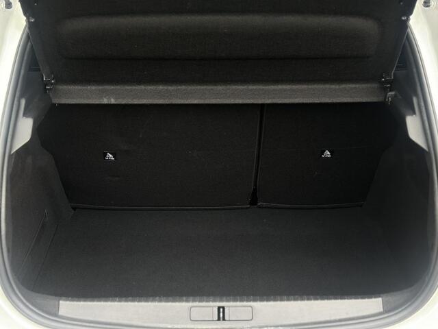 Peugeot 208 1.2 PureTech Active | Cruise Control | Airco | Navigatie | LED | Apple Carplay/Android Auto | Isofix | DAB | Weinig kilometers!! |