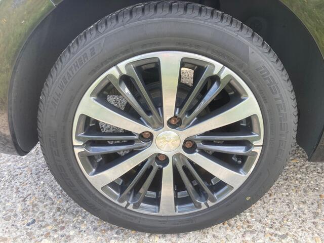 Peugeot 208 1.2 PureTech Allure Schuif/kanteldak! Apple Carplay