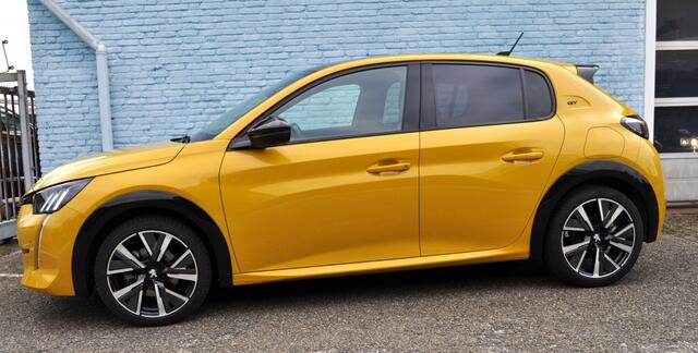 Peugeot 208 1.2 GT 130 Pano Navi egtg pdc v+a