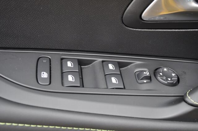 Peugeot 208 1.2 GT 130 Pano Navi egtg pdc v+a