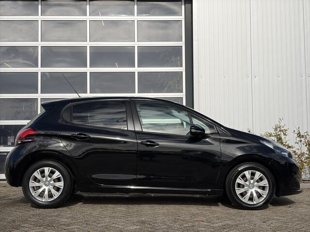 Peugeot 208 1.2 PureTech Blue Lion 82pk | Airco | Apple Carplay/Android Auto | Cruise control | DAB | Isofix bevestiging voor kinderzitjes | Navigatiesysteem full map | Parkeersensor achter | Zeer netjes!