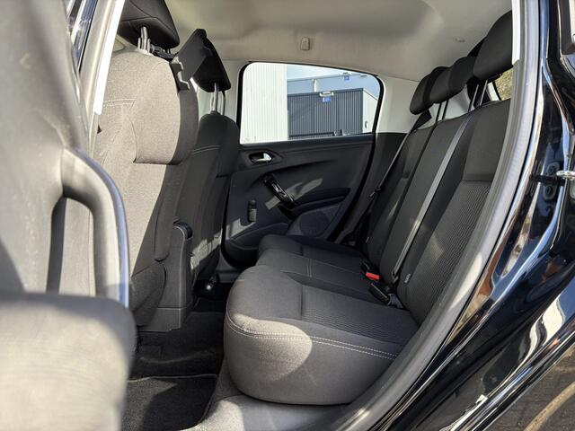 Peugeot 208 1.2 PureTech Blue Lion 82pk | Airco | Apple Carplay/Android Auto | Cruise control | DAB | Isofix bevestiging voor kinderzitjes | Navigatiesysteem full map | Parkeersensor achter | Zeer netjes!