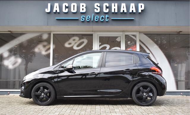 Peugeot 208 1.2 PureTech Signature / Carplay / Navi / Trekhaak / Airco / 17" LM / PDC
