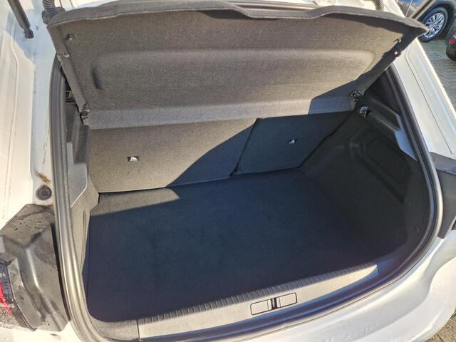 Peugeot 208 1.2T 100pk Allure Pack | Climate & Adaptive Cruise Control | Stoelverwarming | AppleCarplay/Android Auto |