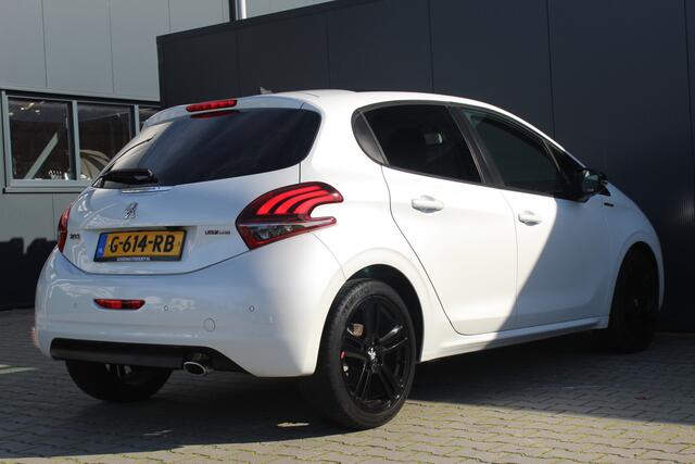 Peugeot 208 1.2 PureTech GT-Line | Incl. 12 maanden garantie | Cruise control | Climate control | Panorama dak | Bluetooth | Navigatie | Achteruitrijcamera | Lichtmetalen velgen | Parkeersensoren | DAB | Sportstoelen