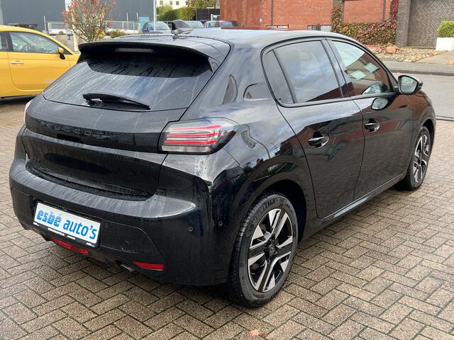 Peugeot 208 1.2 Turbo 100 pk Allure Navigatie* Carplay Camera Lichtmetalen Velgen Stoelverwarming Clima + Cruise Control DAB Extra Getint Glas 5-drs