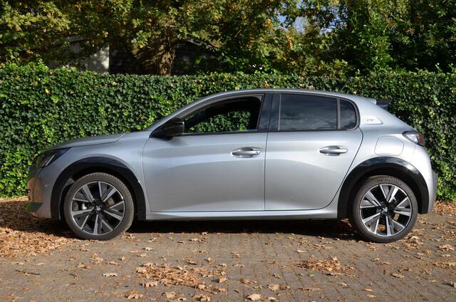 Peugeot 208 1.2 PureTech GT Automaat/Navi/Ecc/Pdc/Apple Carplay/Android Auto/Extra getint glas/Volledig digitaal instrumentenpaneel/Cr-Controle/Led/Lmv