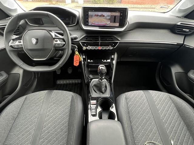 Peugeot 208 1.2 Turbo 100 pk Allure Navigatie* Carplay Camera Lichtmetalen Velgen Stoelverwarming Clima + Cruise Control DAB Extra Getint Glas 5drs