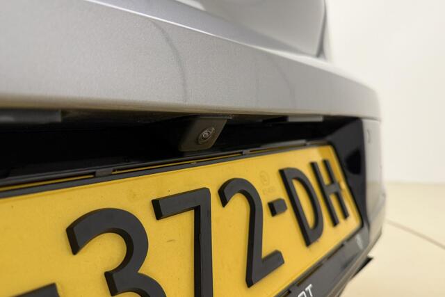 Peugeot 208 1.2T Blue Lease Allure | 100 PK | Parkeer Camera Achter | Navigatie | Apple Carplay & Android Auto | Parkeer Sensoren Voor & Achter | Climate Control