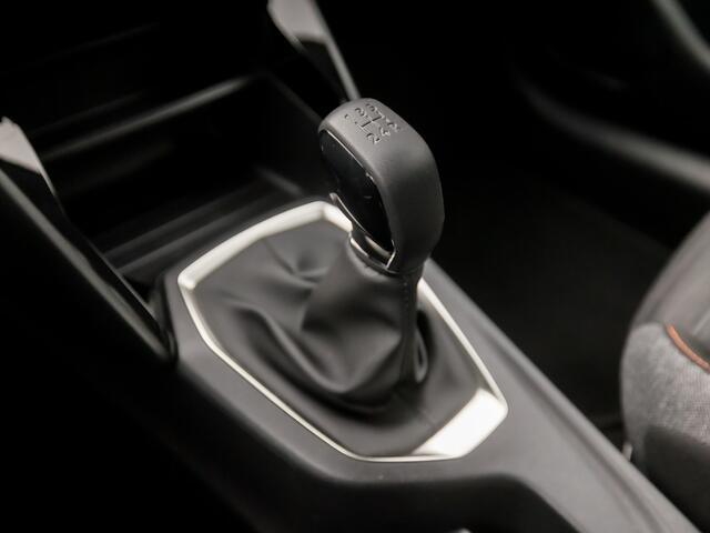 Peugeot 208 1.2 PureTech Sport (APPLE CARPLAY, GROOT NAVI, PARKEERSENSOREN, GETINT GLAS, SPORTSTOELEN, LANE ASSIST, NIEUWE APK, NIEUWSTAAT)