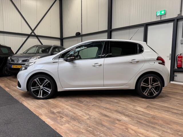 Peugeot 208 1.2 Pure Tech GT-Line / NAVI / PANORAMADAK / CLIMA / CAMERA /