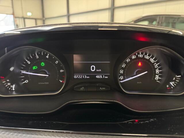 Peugeot 208 1.2 Pure Tech GT-Line / NAVI / PANORAMADAK / CLIMA / CAMERA /