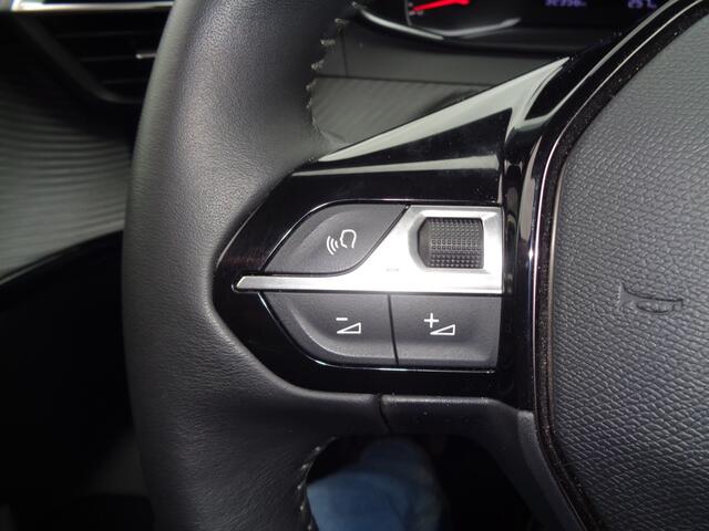 Peugeot 208 1.2 PureTech Active Airco, Navigatie, Carplay/ android auto? cruise controle