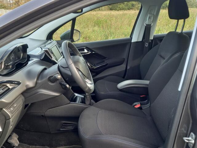 Peugeot 208 1.2 PureTech Signature