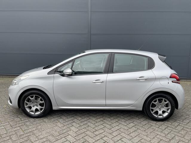 Peugeot 208 82pk Blue Lion (Airco - Navigatie - Apple Carplay - Parkeersensoren - Lichtmetalen velgen)