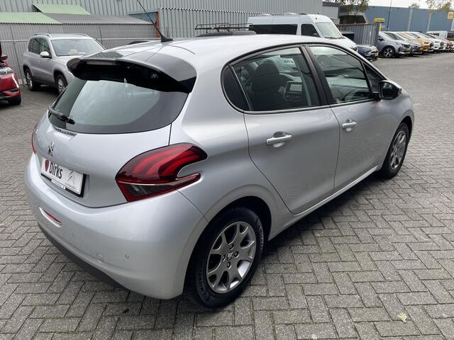 Peugeot 208 82pk Blue Lion (Airco - Navigatie - Apple Carplay - Parkeersensoren - Lichtmetalen velgen)