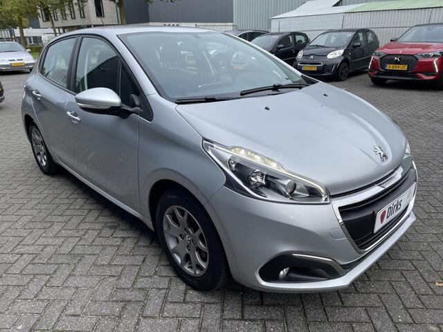 Peugeot 208 82pk Blue Lion (Airco - Navigatie - Apple Carplay - Parkeersensoren - Lichtmetalen velgen)
