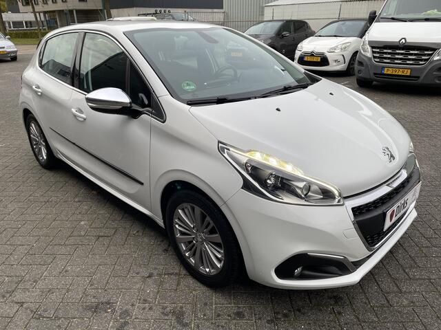 Peugeot 208 82pk Allure (Camera - Automatische Airco - Apple Carplay - Navigatie - Parkeersensoren - Lichtmetalen velgen incl 4S)