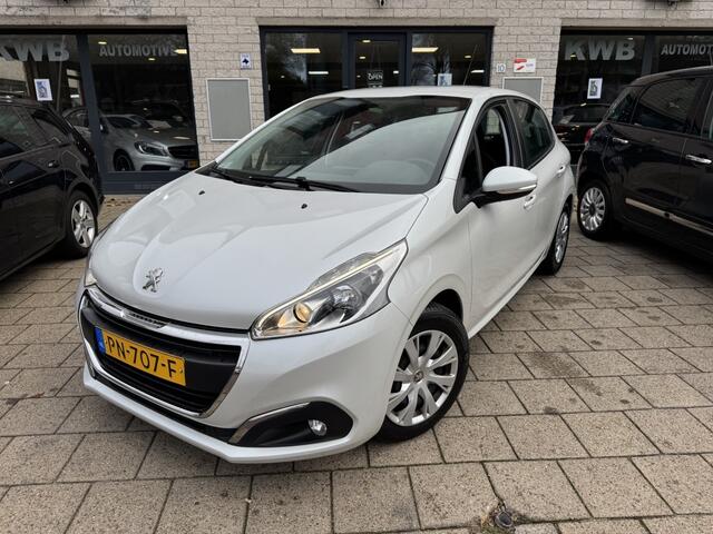 Peugeot 208 1.2 PureT. Parelmoer wit Navi Distri VV