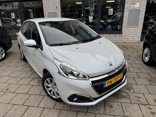 Peugeot 208 1.2 PureT. Parelmoer wit Navi Distri VV