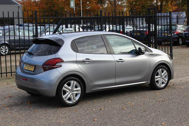 Peugeot 208 1.2 PureTech Signature, Navigatie!