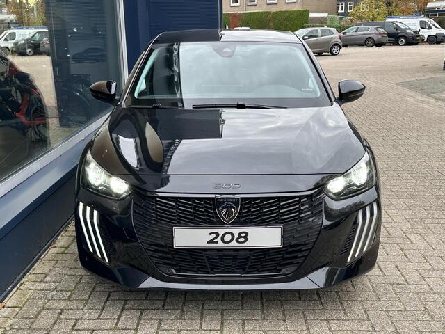 Peugeot 208 Allure 1.2 Turbo 100 PK 6-Bak | NETTO DEAL | LED Koplampen | Facelift Model | Parkeersensoren Rondom | 10'' inch Touch Screen | Draadloze telefoon Navigatie via Apple Car play/ Android Auto | Cruise Control | Rijbaan Bewaking | Stuurwiel Bediening | Half