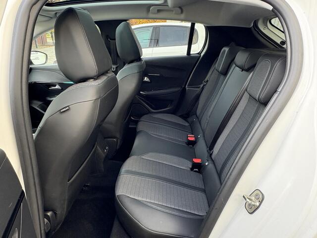 Peugeot 208 1.2 PureTech Allure Panoramadak, 360 Camera, Stoelverwarming, Cruise Control Adaptief