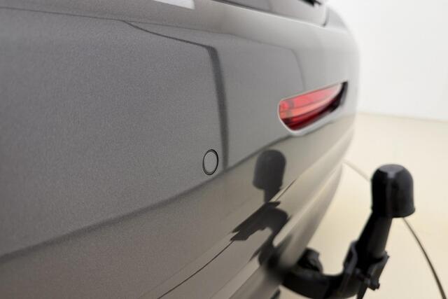 Peugeot 208 1.2 PureTech Allure | Apple carplay/Android auto | Navigatie | Trekhaak | Lichtmetalen velgen 16'' | Climate control | Parkeersensoren |