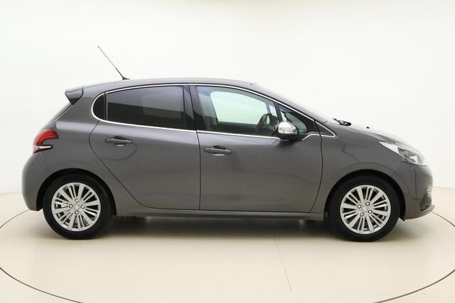 Peugeot 208 1.2 PureTech Allure | Apple carplay/Android auto | Navigatie | Trekhaak | Lichtmetalen velgen 16'' | Climate control | Parkeersensoren |