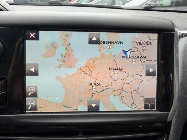 Peugeot 208 1.2 PureTech Blue Lion apple carplay Navi cruise contr airco . PDC