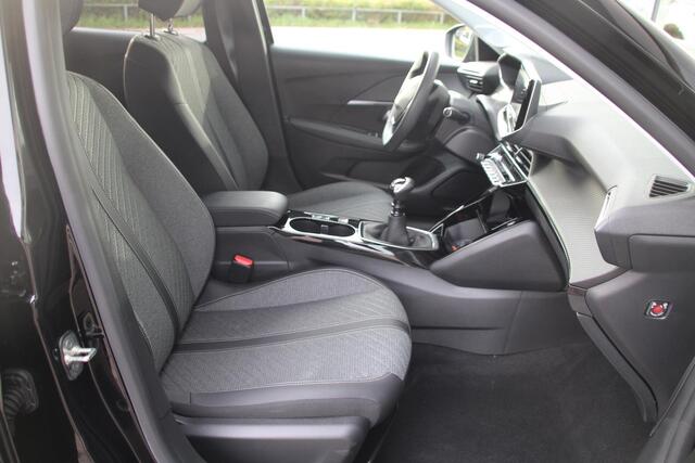 Peugeot 208 1.2 PureTech 100pk Allure Airco 360 Camera Carplay 7587km!