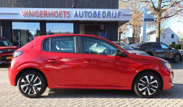 Peugeot 208 Benzine 100 Pk Active * Origineel Navigatie * Airco & Cruise Control * Draadloos Apple Carplay / Android Auto * DAB Radio * Vingerhoets; Vierde Generatie Eersteklas Service ! Al meer dan 100 jaar een begrip in de Brabantse Kempen.