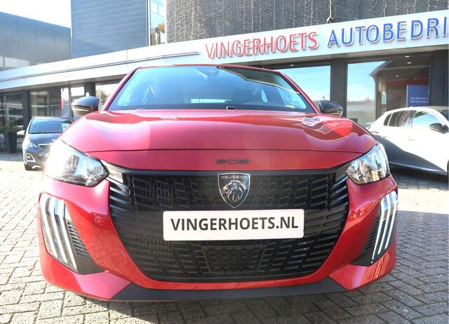 Peugeot 208 Benzine 100 Pk Active * Origineel Navigatie * Airco & Cruise Control * Draadloos Apple Carplay / Android Auto * DAB Radio * Vingerhoets; Vierde Generatie Eersteklas Service ! Al meer dan 100 jaar een begrip in de Brabantse Kempen.