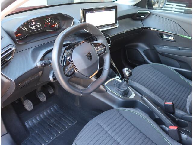 Peugeot 208 Benzine 100 Pk Active * Origineel Navigatie * Airco & Cruise Control * Draadloos Apple Carplay / Android Auto * DAB Radio * Vingerhoets; Vierde Generatie Eersteklas Service ! Al meer dan 100 jaar een begrip in de Brabantse Kempen.