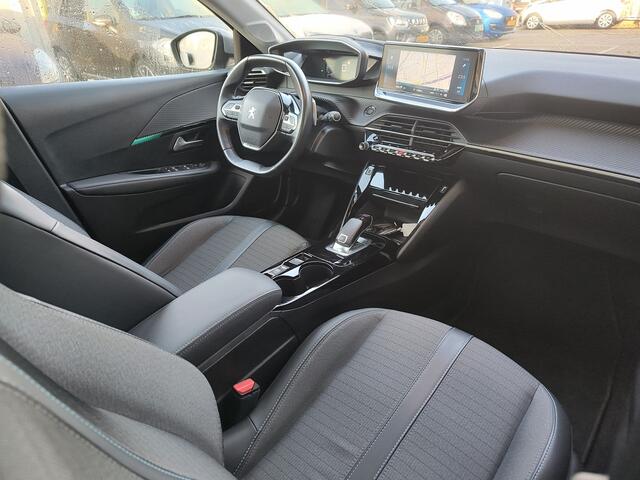 Peugeot 208 1.2 PURETECH ALLURE AUTOMAAT Panoramadak | Keyless | Stoelverwarming