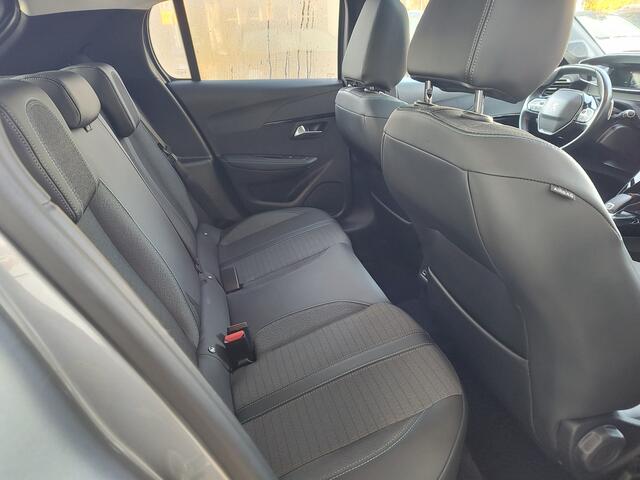 Peugeot 208 1.2 PURETECH ALLURE AUTOMAAT Panoramadak | Keyless | Stoelverwarming