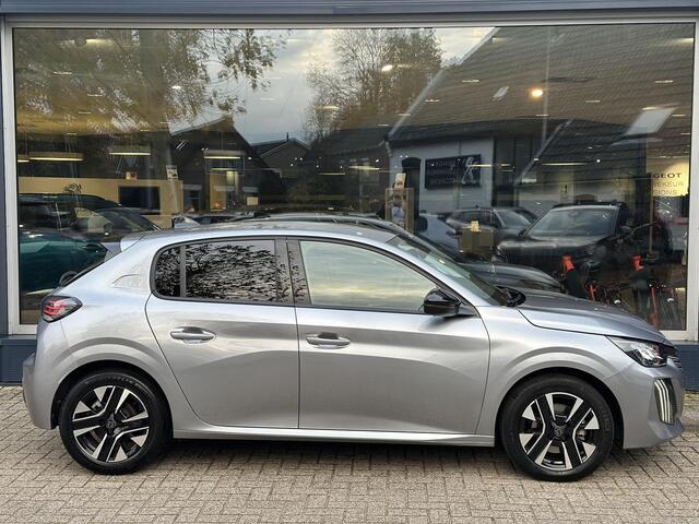 Peugeot 208 Allure 1.2 Turbo 100 PK 6-Bak | LED Koplampen | Facelift Model | Parkeersensoren Rondom | 10'' inch Touch Screen | Draadloze telefoon Navigatie via Apple Car play/ Android Auto | Cruise Control | Rijbaan Bewaking | Stuurwiel Bediening | Half Lederen Bekl