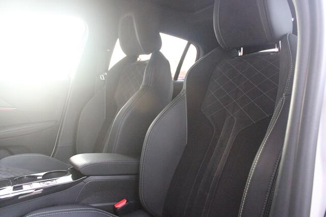 Peugeot 208 1.2 130PK AUTOMAAT GT PACK | BLACK PACK | PANORAMA DAK | ALCANTARA BEKLEDING | ACHTERUITRIJ CAMERA | ADAPTIVE CRUISE CONTROL | FULL LED KOPLAMPEN | 3-D INSTRUMENTENPANEEL | STOEL VERWARMING | 17" LICHTMETALEN VELGEN | ALL SEASON BANDEN | DODEHOEK DETECTIE