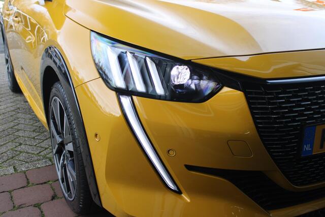 Peugeot 208 1.2 100PK GT | NAVIGATIE | KEYLESS ENTRY/START | APPLE CARPLAY/ANDROID AUTO | LICHTMETALEN VELGEN 17" | 3-D INSTRUMENTENPANEEL | DAB+ RADIO | DODEHOEK DETECTIE | CRUISE CONTROL | LANE ASSIST | CLIMATE CONTROL | ZWART DAK |