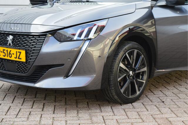 Peugeot 208 1.2 PureTech GT Pack O.a: Camera, PDC, Clima, Stoelverw, ACC, Carplay, Etc. All-in prijs!