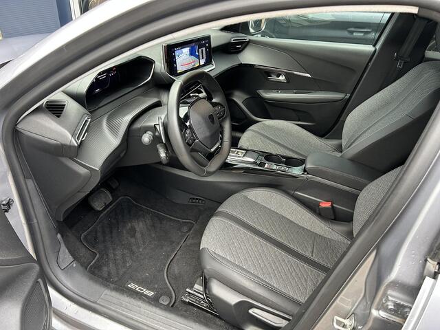 Peugeot 208 1.2 Hybrid 110 PK Automaat Allure | Navigatie | Camera | Climate Control | Adaptieve Cruise Control | LED Verlichting | Hybride Rijden met Automaat | 16" Lichtmetalen Velgen | Digitaal Dashboard | Parkeersensoren | Spoiler |