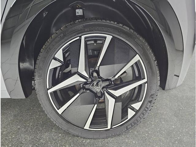 Peugeot 208 1.2 Hybrid 110 e-DCS6 GT Adaptieve cruise control/ECC/Camera.