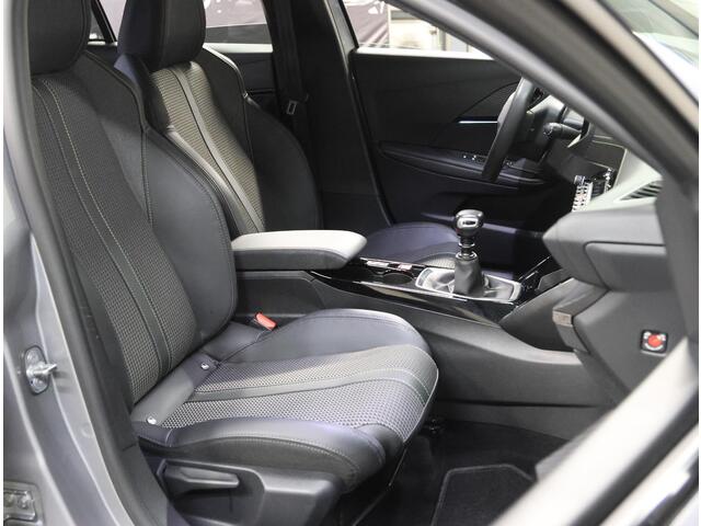 Peugeot 208 1.2 100PK GT | Navigatie | Achteruitrijcamera | Parkeersensoren Voor en Achter | LED Koplampen | Keyless Start | Lederen Stuurwiel | DAB Ontvanger | Climate Control | Cruise Control | 17" Lichtmetalen Velgen | Apple Carplay/Android Auto |