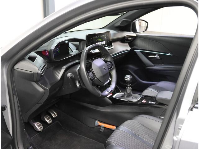 Peugeot 208 1.2 100PK GT | Navigatie | Achteruitrijcamera | Parkeersensoren Voor en Achter | LED Koplampen | Keyless Start | Lederen Stuurwiel | DAB Ontvanger | Climate Control | Cruise Control | 17" Lichtmetalen Velgen | Apple Carplay/Android Auto |