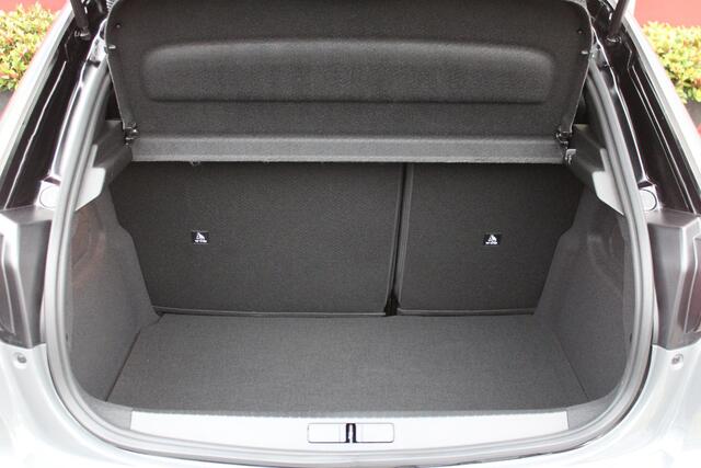 Peugeot 208 Hybrid 145PK e-DCS6 GT PACK | ELEKTRISCH VERSTELBARE BESTUURDERSSTOEL MET MASSAGE FUNCTIE | CAMERA VOOR + ACHTER | ALCANTARA BEKLEDING | DODEHOEK DETECTIE | ADAPTIVE CRUISE CONTROL | NAVIGATIE | DRAADLOZE APPLE CARPLAY/ANDROID AURO | PANORAMA DAK | ZWART 