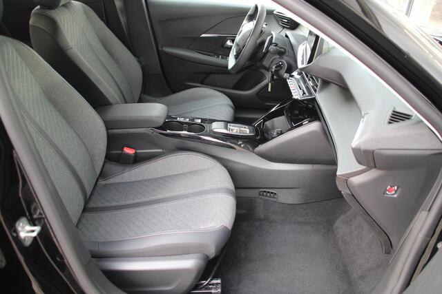 Peugeot 208 1.2 Hybrid 110 e-DCS6 Allure Automaat Airco Navi 360 Camera Carplay Nieuwstaat