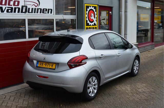 Peugeot 208 1.2 PureTech Active O.a: PDC, Clima, Navi, Cruise, Carplay, DAB, Etc. All-in prijs!