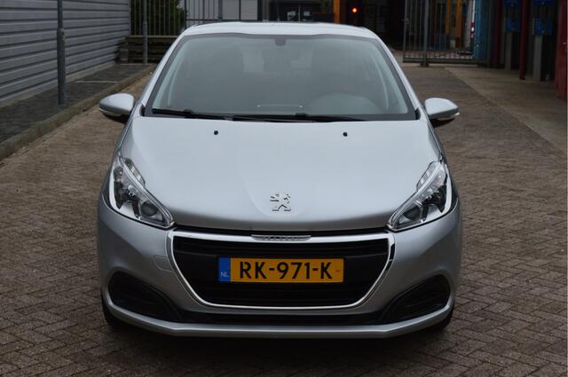 Peugeot 208 1.2 PureTech Active O.a: PDC, Clima, Navi, Cruise, Carplay, DAB, Etc. All-in prijs!